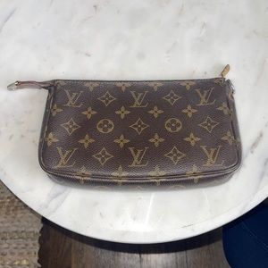 AUTHENTIC LOUIS VUITTON POCHETTE